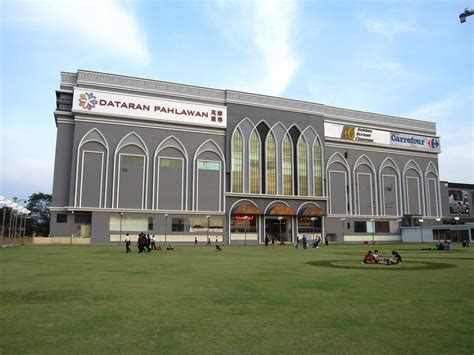  Dataran Pahlawan Melaka Megamall: Tarih ve Eğlenceyi Birleştiren Büyük Bir Buluşma Noktası!